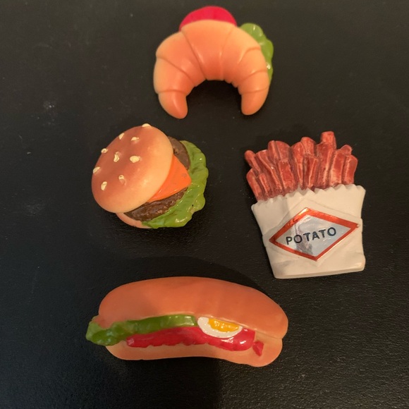 80s vintage 🥐 croissant composite pin - Picture 3 of 3